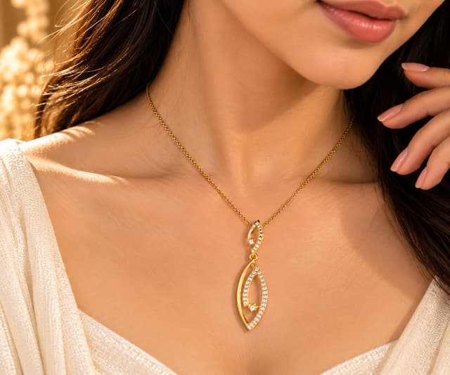 Emerald Elegant Gold Locket Pendant thumbnail 2